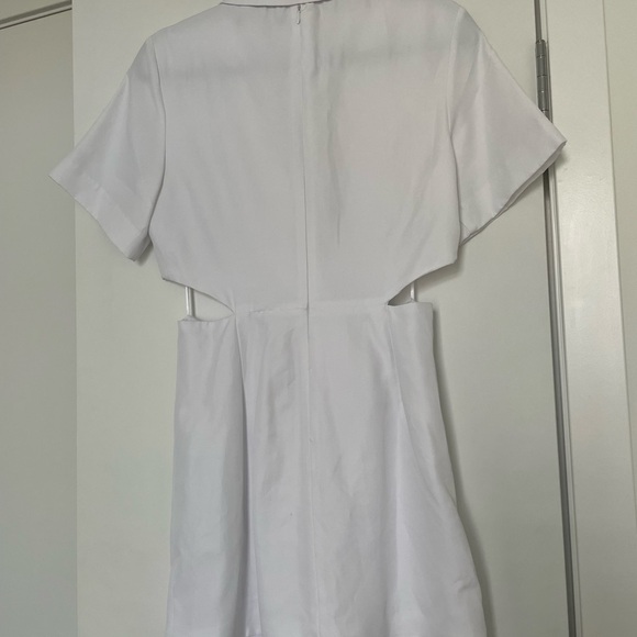 Zara White Dress with Cut-Out Design - Picture 2 of 4